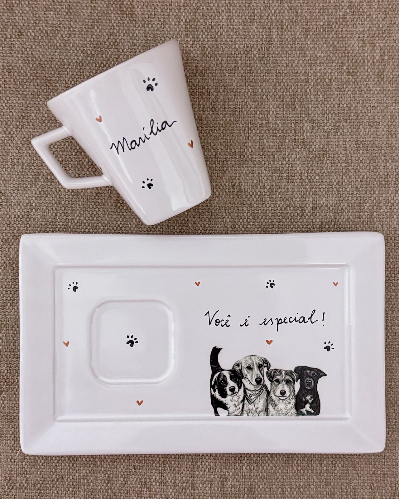 Porcelana personalizada criada com a técnica de decalques